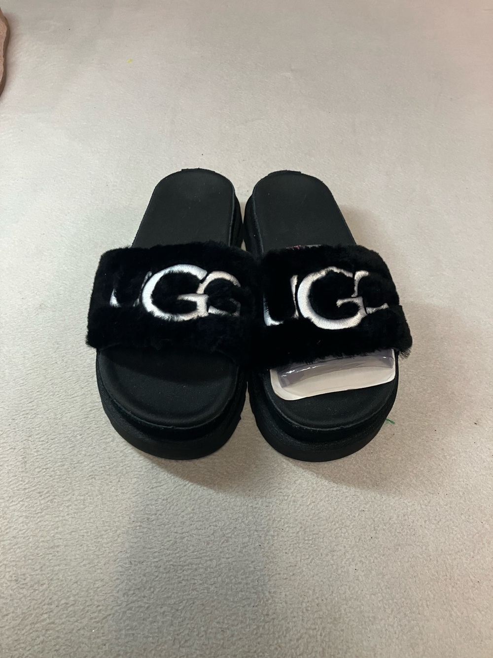 UGG Kids Black Faux-Fur Logo Slide Sandals